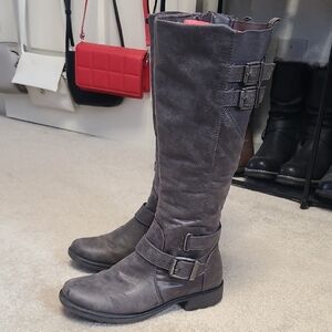Beartraps Gray Knee High Boots. Size 7
